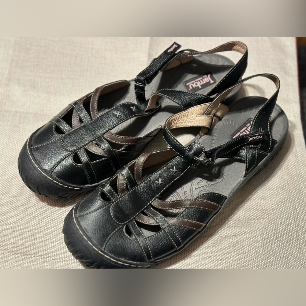Jambu size 11 worn once. Like new.